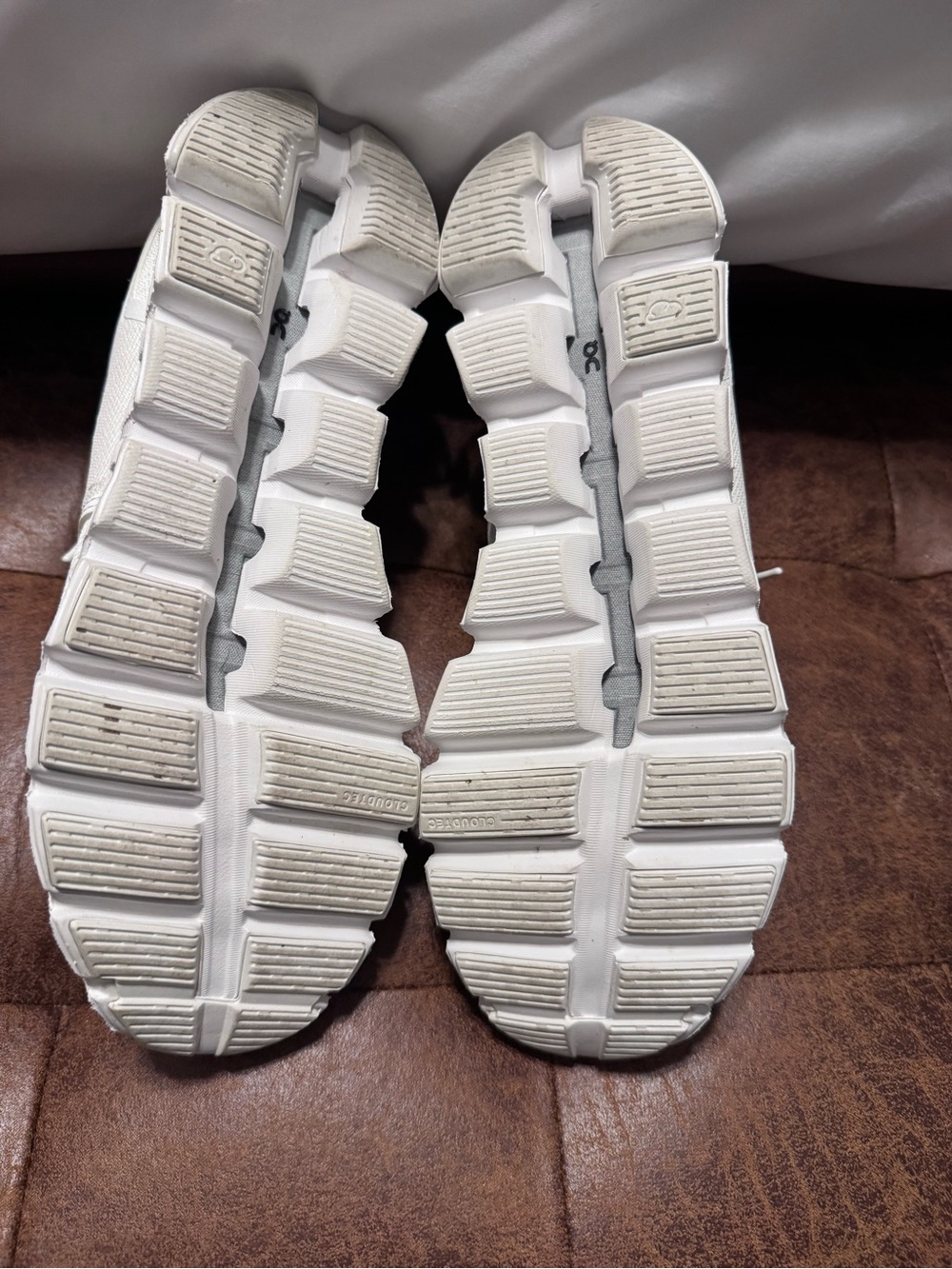 On Running White Mesh Low-Top Sneakers - Picture 4 of 5